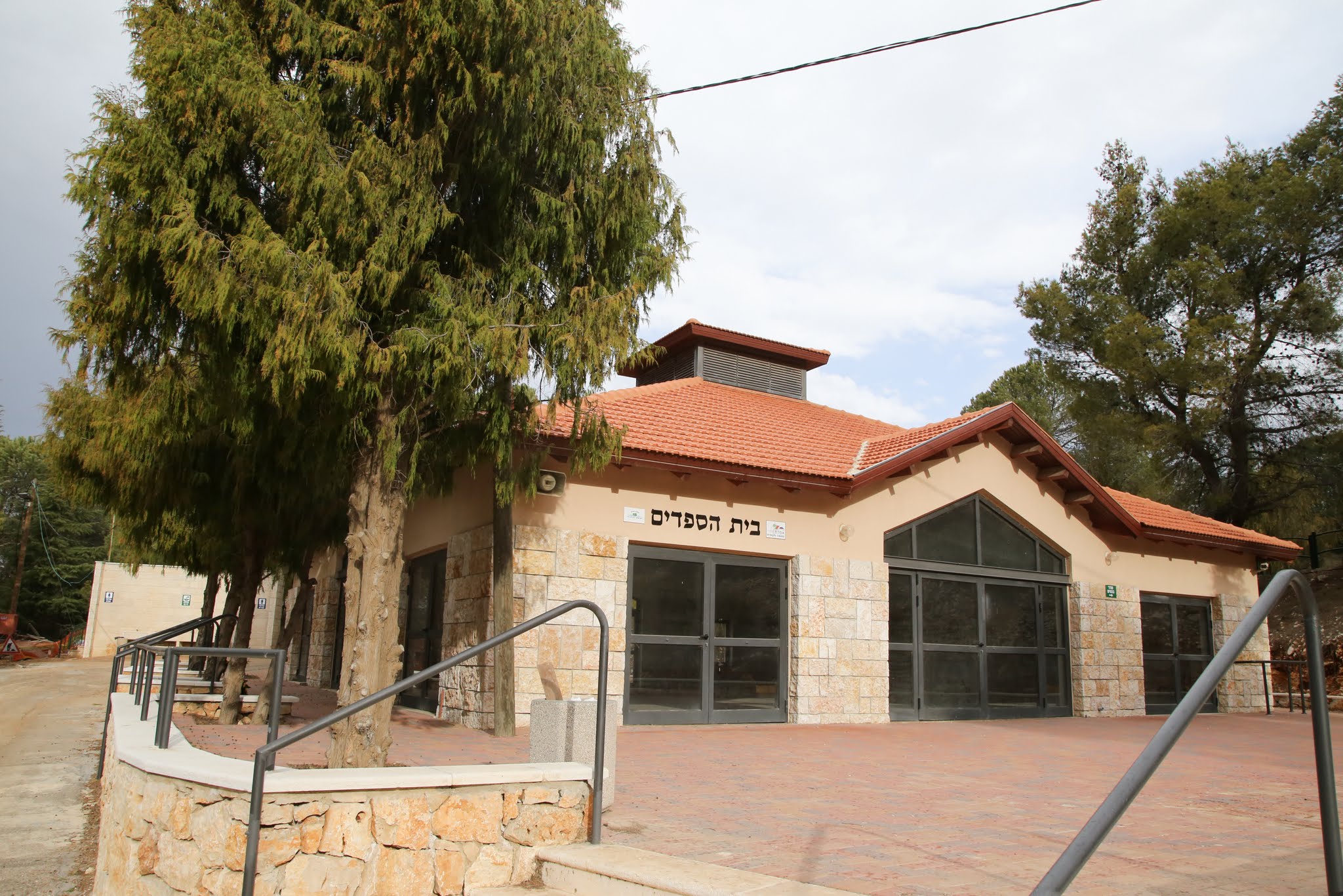 בית עלמין-1004